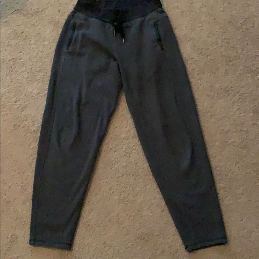 Lululemon high waisted sweatpants size 8